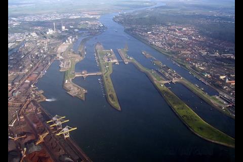 The existing lock is a bottleneck for traffic to and from the North Sea Canal